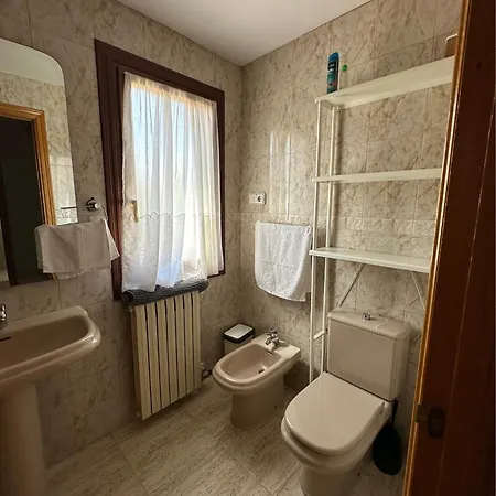 Nyaraló Amplio Y Comodo En Con Pistas De Tenis Zaragoza