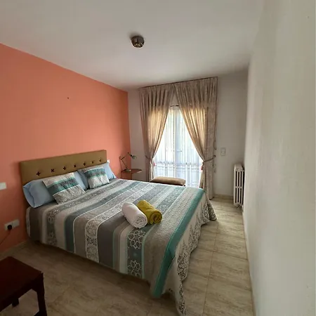 Nyaraló Amplio Y Comodo En Con Pistas De Tenis