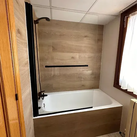 Nyaraló Amplio Y Comodo En Con Pistas De Tenis Zaragoza