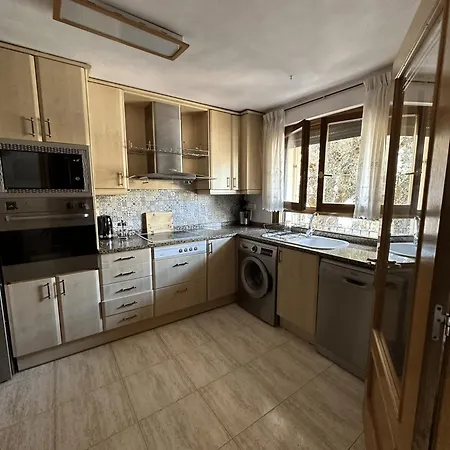 Nyaraló Amplio Y Comodo En Con Pistas De Tenis *