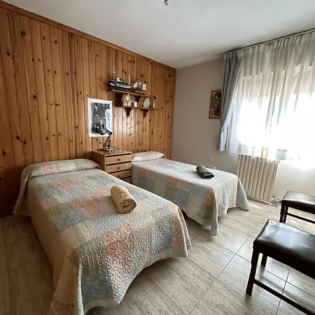 Nyaraló Amplio Y Comodo En Con Pistas De Tenis Zaragoza