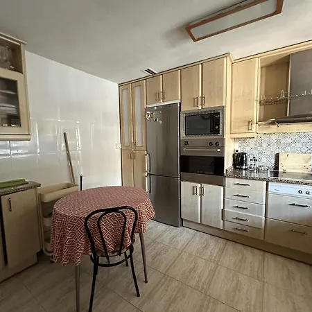 Amplio Y Comodo En Con Pistas De Tenis *