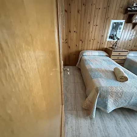 Amplio Y Comodo En Con Pistas De Tenis Nyaraló