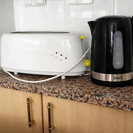 Amplio Y Cómodo A 15 Minutos Del Centro Con Piscina Y Pistas De Tenis