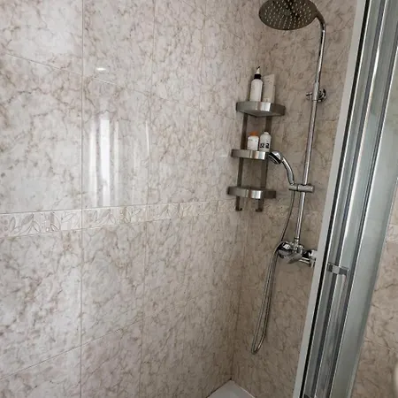 Amplio Y Comodo En Con Pistas De Tenis * Zaragoza