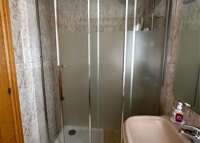 Amplio Y Comodo En Con Pistas De Tenis