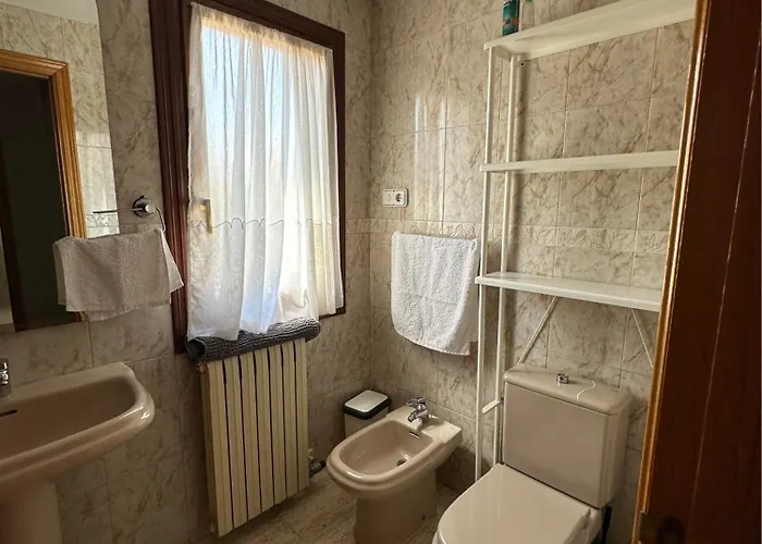 Semesterbostad Amplio Y Comodo En Con Pistas De Tenis Zaragoza