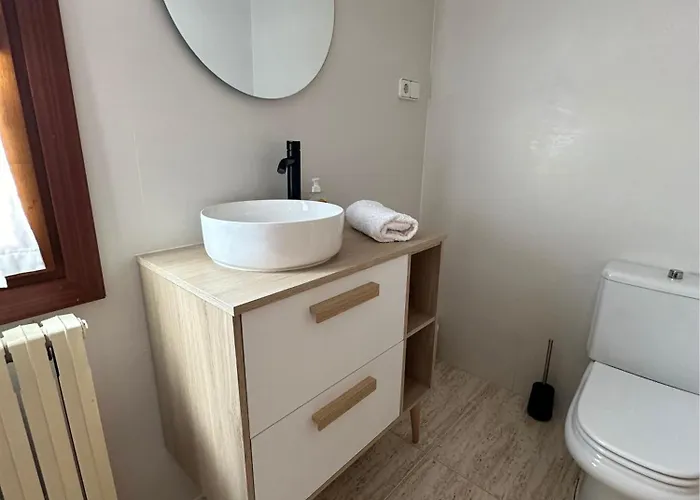 Amplio Y Comodo En Con Pistas De Tenis