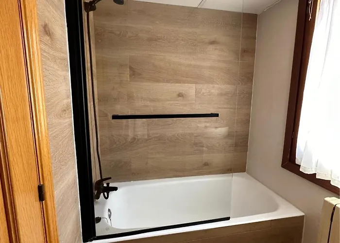 Semesterbostad Amplio Y Comodo En Con Pistas De Tenis Zaragoza