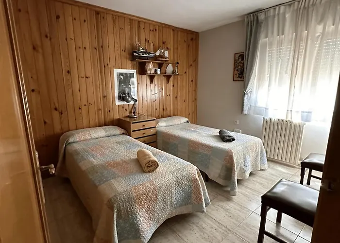 Amplio Y Comodo En Con Pistas De Tenis * Zaragoza