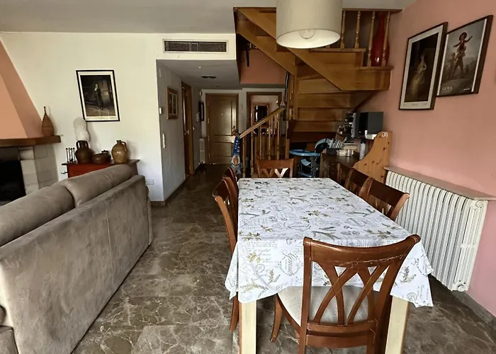 Amplio Y Comodo En Con Pistas De Tenis Zaragoza