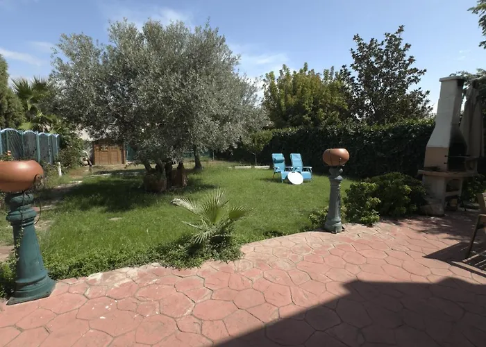 Amplio Y Comodo En Con Pistas De Tenis