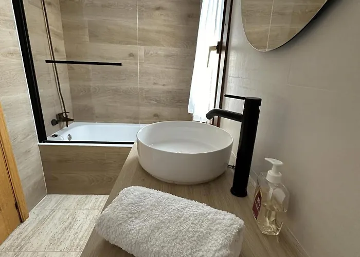 Amplio Y Comodo En Con Pistas De Tenis Semesterbostad Zaragoza