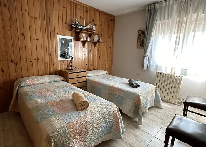 Semesterbostad Amplio Y Comodo En Con Pistas De Tenis Zaragoza