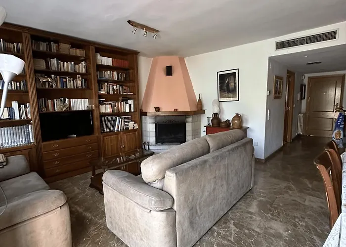 Amplio Y Comodo En Con Pistas De Tenis Semesterbostad