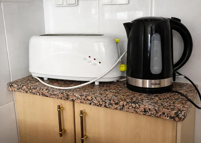 Amplio Y Cómodo A 15 Minutos Del Centro Con Piscina Y Pistas De Tenis