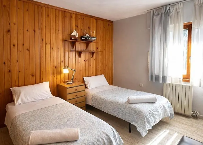 Amplio Y Cómodo A 15 Minutos Del Centro Con Piscina Y Pistas De Tenis