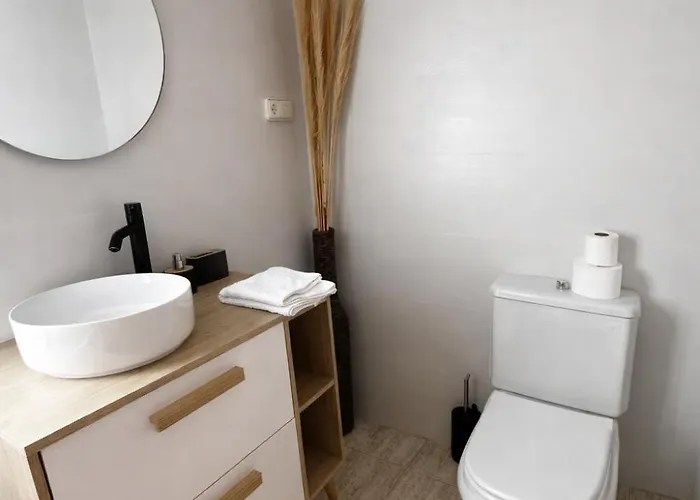 Amplio Y Cómodo A 15 Minutos Del Centro Con Piscina Y Pistas De Tenis