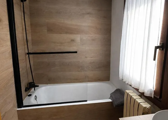 Amplio Y Cómodo A 15 Minutos Del Centro Con Piscina Y Pistas De Tenis *