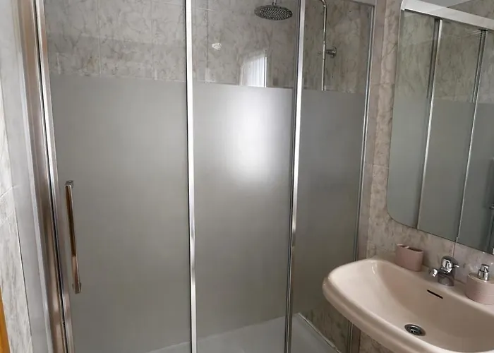 Amplio Y Cómodo A 15 Minutos Del Centro Con Piscina Y Pistas De Tenis *